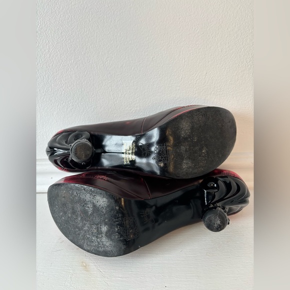 John Fluevog- Women's Burgundy Mary Jane Heels with Sculpted Black Heel - Picture 5 of 10